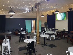 Six Degrees Motel