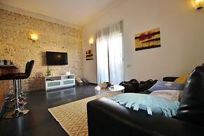 Designer Apt Great Location Hilton beach