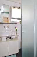 Designer Apt Great Location Hilton beach