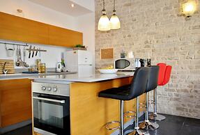 Designer Apt Great Location Hilton beach
