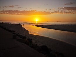 Luxury on the Beach, Lagoon Beach
