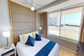 Luxury on the Beach, Lagoon Beach