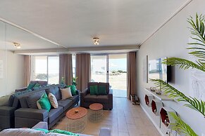 Luxury on the Beach, Lagoon Beach