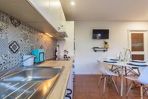 House and People - Rua da Taxa