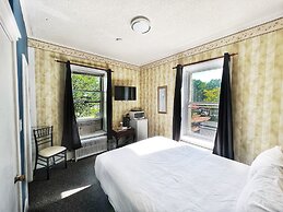 Inn at the Falls