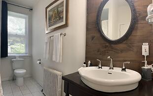 Inn at the Falls