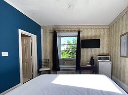 Inn at the Falls