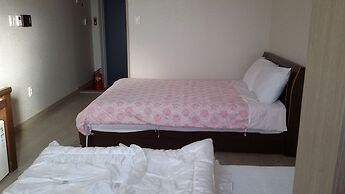 Hera Hotel