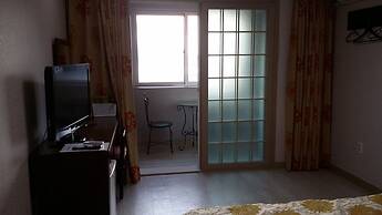 Hera Hotel