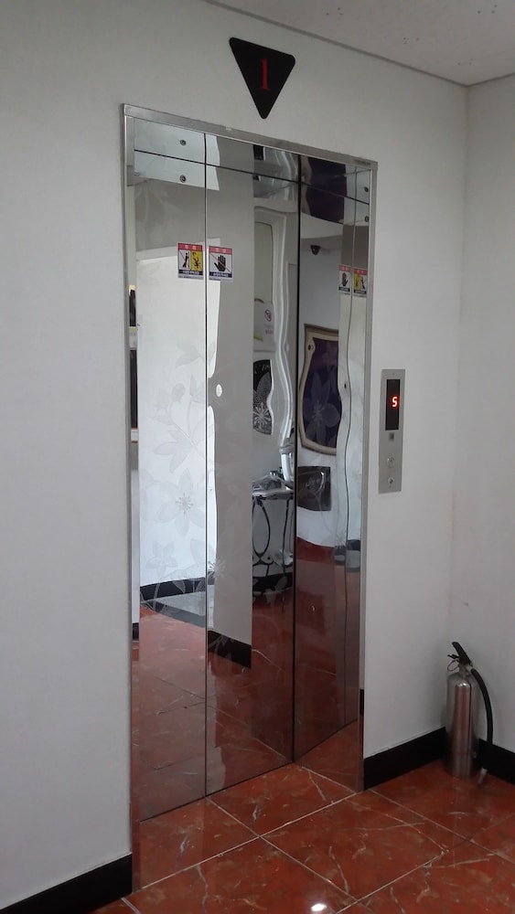 Hera Hotel