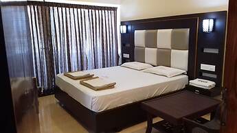 Hotel Maadhini