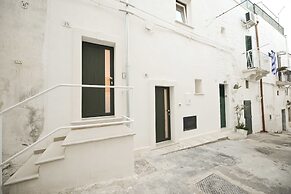 Scirocco Apartment with Terrace by Wonderful Italy