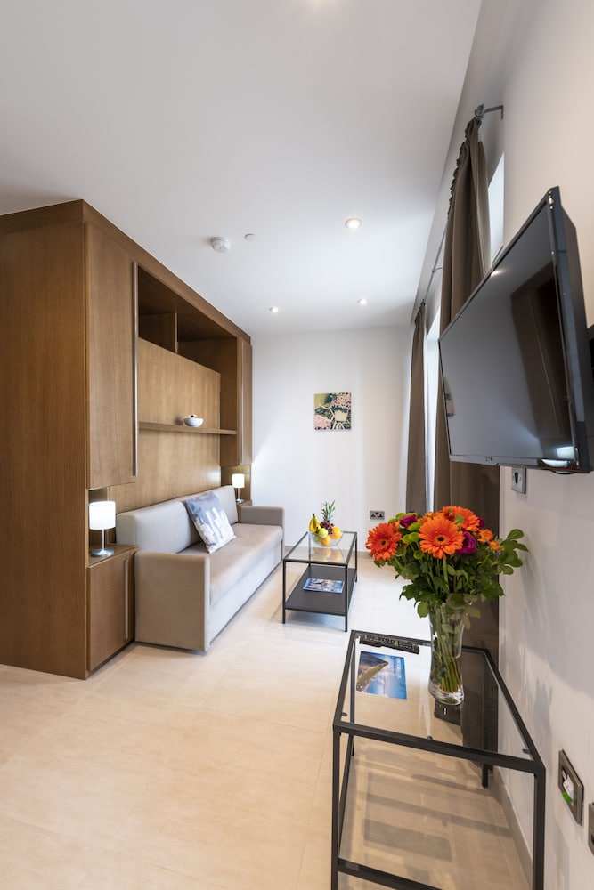 Bentley Holiday Apartments - West One
