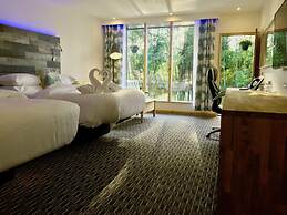 The Waterfront Lodges
