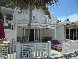 Meno Mojo Beach Resort