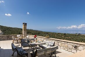 Majestic Chateau - Spectacular Seascapes & Pool
