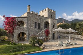 Majestic Chateau - Spectacular Seascapes & Pool