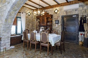 Majestic Chateau - Spectacular Seascapes & Pool