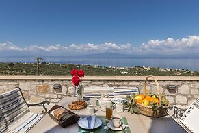 Majestic Chateau - Spectacular Seascapes & Pool