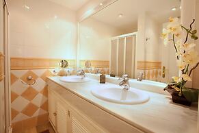 Luxury beach apartment Elviria, Marbella