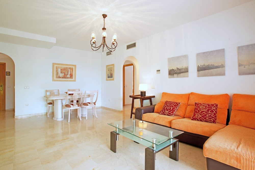 Nagüeles apartment