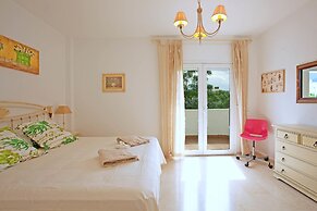 Nagüeles apartment