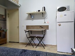 Ahuzat Shaul - Studio