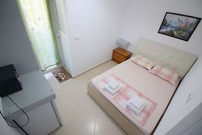 Andy Apartments