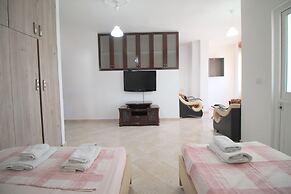 Andy Apartments