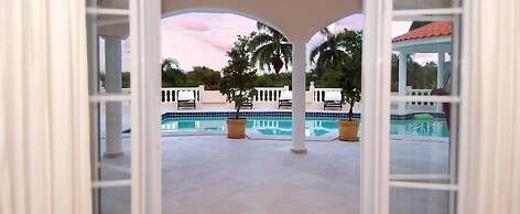 Crown Villas, All-Inclusive