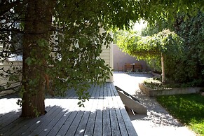 Strahan House