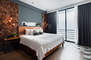 Life Boutique Condo