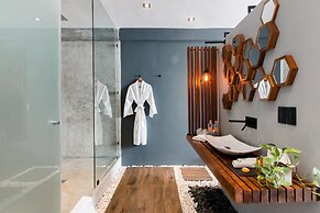 Life Boutique Condo