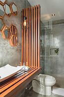 Life Boutique Condo