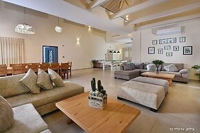 Lev HaHoresh Suites