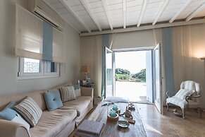 Villa Aphrodite sunkissed MykonianLuxury