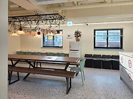 The Cube Hotel - Hostel