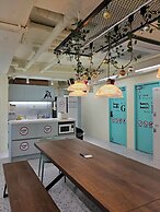 The Cube Hotel - Hostel