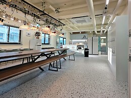 The Cube Hotel - Hostel