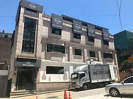 The Cube Hotel - Hostel