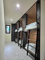 The Cube Hotel - Hostel