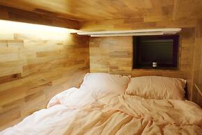 The Cube Hotel - Hostel