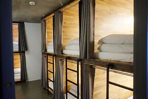 The Cube Hotel - Hostel