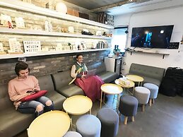 The Cube Hotel - Hostel