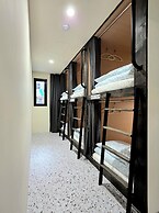 The Cube Hotel - Hostel