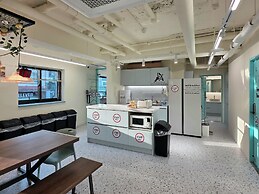 The Cube Hotel - Hostel