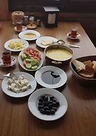 Yedigoller Hotel & Restaurant