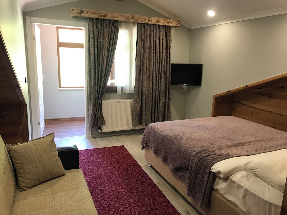 Yedigoller Hotel & Restaurant
