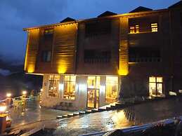 Yedigoller Hotel & Restaurant