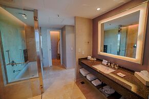 Hilton Pilar